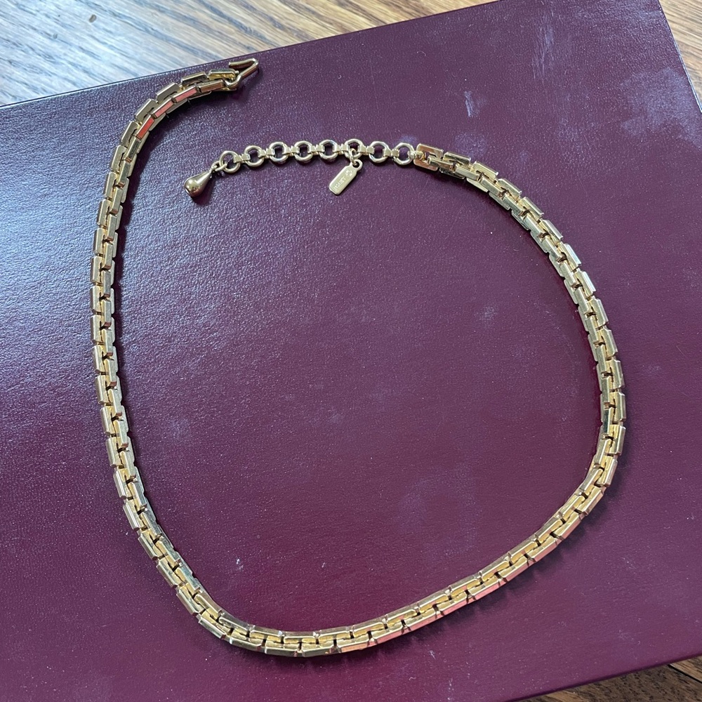 Elegant Gold Chain Necklace